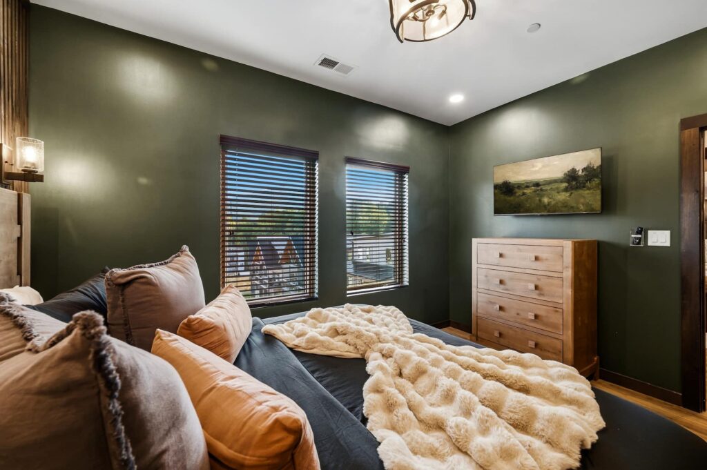 Summit After Dark King Suite 3