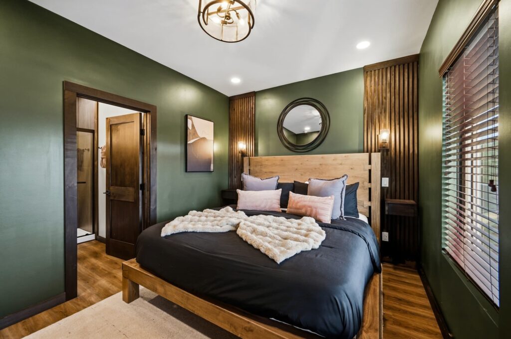Summit After Dark King Suite 3