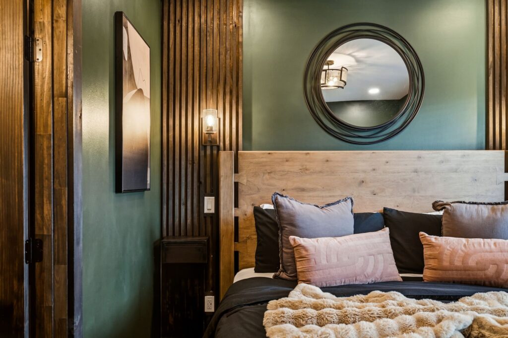 Summit After Dark King Suite 3