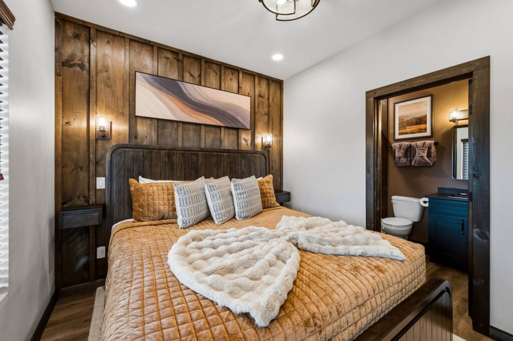 Summit After Dark King Suite 4