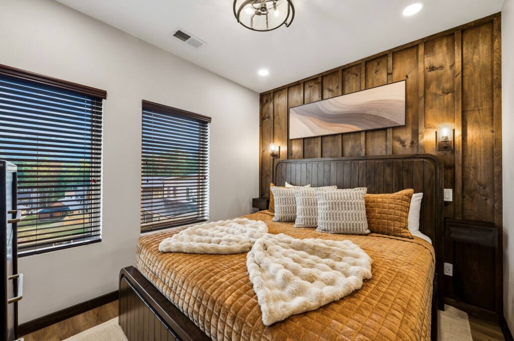 Summit After Dark King Suite 4