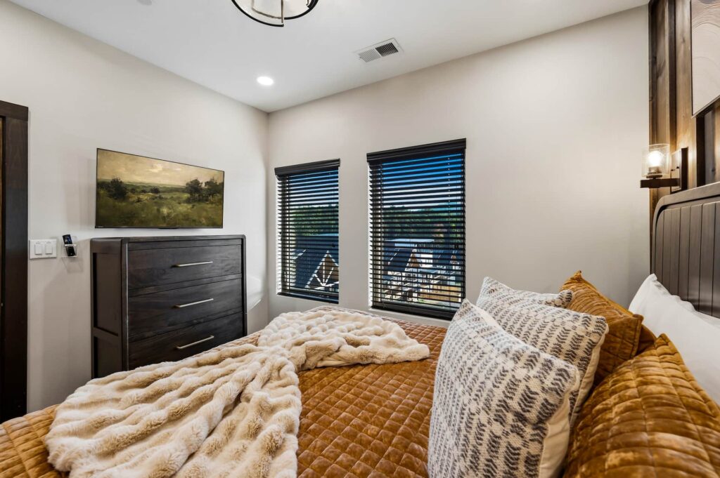 Summit After Dark King Suite 4