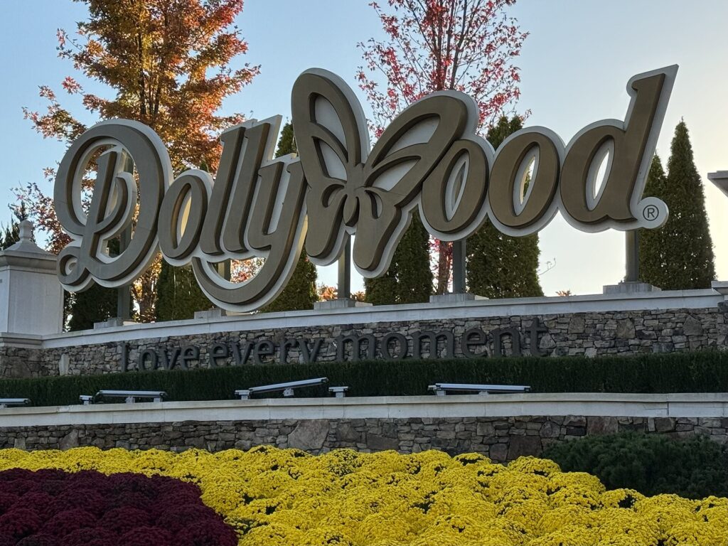 Dollywood sign in Pigeon Forge